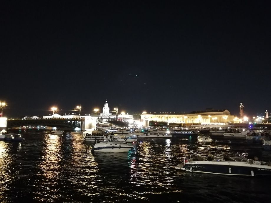 Экскурсия на корабле во время развода мостов
